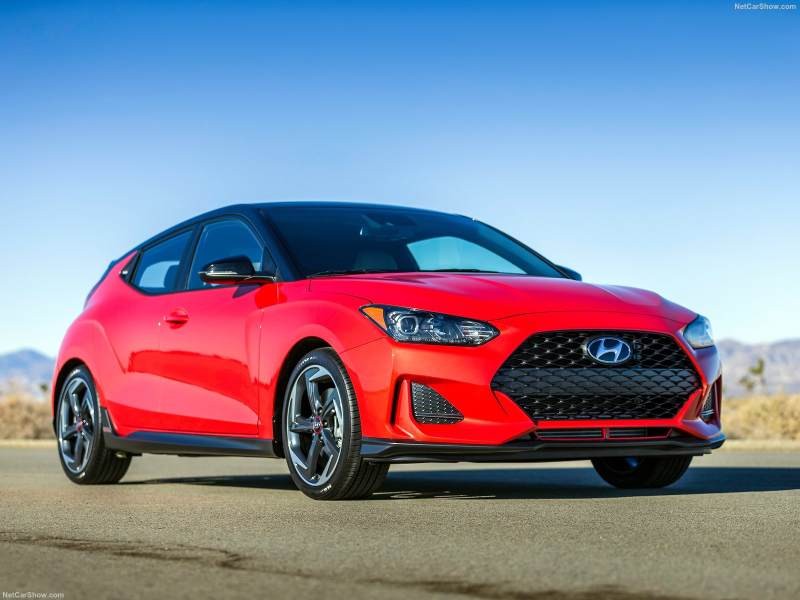 Illustration for article titled Fresh off of propagating their corporate catfish face across their lineup, Hyundai is now apparently implementing a corporate deadmau5 face